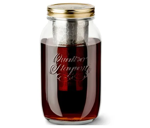 Tchibo Cold Brew Maker »BrewJar« - gold - Eismaschinen für die einfache Zubereitung von köstlichem Cold Brew Kaffee, ausgestattet mit einem doppelwandigen Edelstahlfilter und luftdichtem Schraubverschluss.