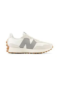 New Balance Damen Sneaker 327 38EU - Sneakers mit kantiger Neuinterpretation der klassischen Keilsilhouette, übergroßem "N"-Branding und trail-inspirierter Stollen-Außensohle für optimalen Grip.