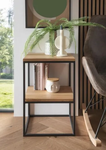Beistelltisch Wildeiche 40 x 60 x 40 cm - Gartentisch aus geölter Wildeiche mit praktischer Ablage, vereint edles Design und Funktionalität für jeden Raum.