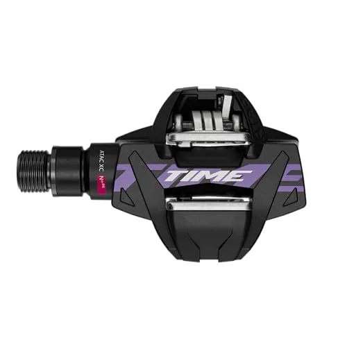 TIME XC 6 Pedale mit ATAC Standard Cleats - Fahrradpedale für Hochleistungs-Mountainbiking, bieten sicheres Einrasten und einfaches Lösen mit ATAC-Standard-Stollen. Leicht, langlebig und stilvoll in Schwarz-Violett.