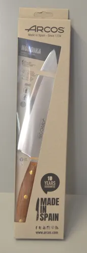 Arcos Chefmesser aus Edelstahl - Professionelles Kochmesser mit Ovengkol-Holzgriff - Kochmesser aus NITRUM-Edelstahl für höchste Schneidkraft und Langlebigkeit. Ideal für präzises Schneiden in der Küche, mit einem ergonomischen Griff aus 100% FSC-zertifiziertem Ovengkol-Holz.