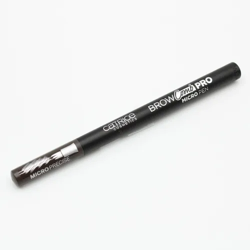 Catrice BROW Comb PRO Micro Pen Augenbrauenstift 050 Granite – Langanhaltend - Der Catrice BROW Comb PRO Micro Pen in Granite sorgt für präzise und natürliche Augenbrauen. Mit seiner langanhaltenden Formel ist er ideal für den täglichen Einsatz und bietet ein geruchloses Erlebnis.