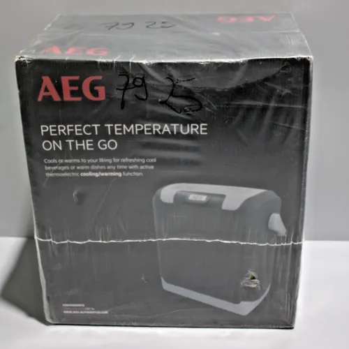 AEG Thermoelektrische Kühl- und Warmhaltebox 14L - Kühlbox und Warmhaltebox für Auto und Steckdose mit 14L Fassungsvermögen. Kühlung bis 19 °C und Wärme bis 65 °C, ideal für Reisen. Praktisch hinter den Sitzen verstaut.