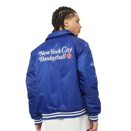 K1X Herren Jacket NYC Varsity blue XXL - Erleben Sie urbanen Style mit der K1X Herren NYC Varsity Jacket in Blau. Diese modische Jacke kombiniert Komfort und Funktionalität, perfekt für jeden Anlass. Ideal für einen lässigen Look oder trendige Outfits.