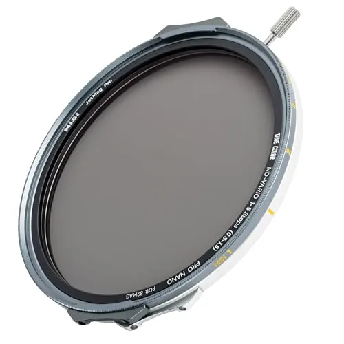 NiSi 82mm True Color 1-5 Blenden Variabler Magnet ND-Filter - Kamera-Filter mit magnetischem Verriegelungsdesign für schnelles Wechseln. True Color Beschichtung sorgt für neutrale Farben ohne Gelbstich und macht ihn ideal für kreative Fotografie.