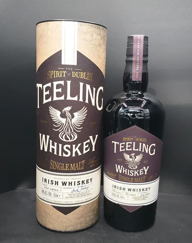 Teeling Single Malt Irish Whiskey, 46% vol., 70cl - Einzigartige Fassreifung - Whisky, gereift in fünf verschiedenen Fasstypen für ein lebhaftes Fruchtaroma und komplexe Geschmacksnoten, ideal für puren Genuss oder Cocktails.