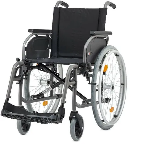 Bischoff & Bischoff S-Eco 2 Rollstuhl - Der Bischoff & Bischoff S-Eco 2 Rollstuhl bietet individuellen Komfort mit verschiedenen Sitzbreiten. Ideal für den täglichen Einsatz, ausgestattet mit stabilen Feststellbremsen und praktischen, abklappbaren Seitenteilen.