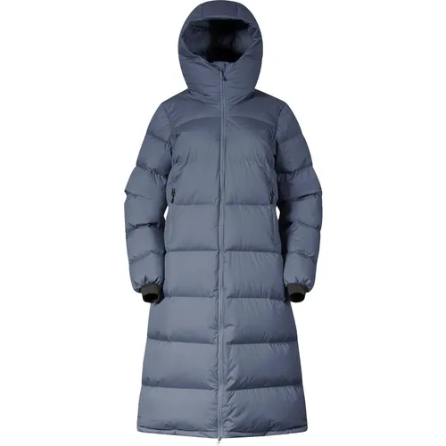 Bergans Urban Down Long Coat - Winter-Daunenmantel für Damen - Funktionsjacke mit 550 cuin RDS-zertifizierten Entendaunen, bietet optimale Wärmeisolierung und leichten Tragekomfort – perfekt für kalte Tage und wechselnde Temperaturen.
