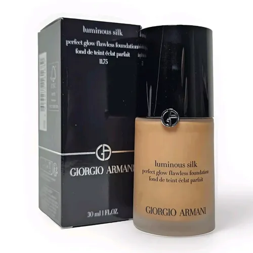 Giorgio Armani Luminous Silk Perfect Glow Foundation - 30 ml (Farbe 11,75) - Hochwertige Foundation für einen strahlenden Teint, ideal für alle Hauttypen. Die flüssige Textur sorgt für ein leichtes, natürliches Finish und ein angenehmes Tragegefühl.