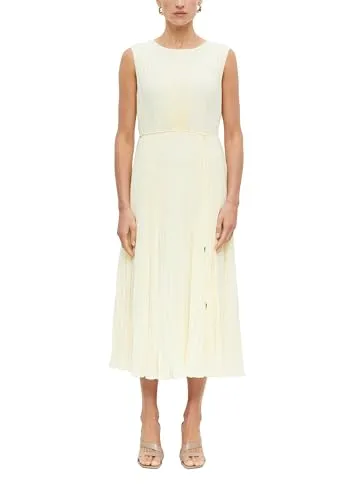 s.Oliver Plissiertes Midi-Kleid mit Bindegürtel - Elegantes Midi-Kleid mit Plisseefalten und einem praktischen Stoffgürtel. Ideal für besondere Anlässe und bequem zu tragen dank des verdeckten Reißverschlusses am Rücken.