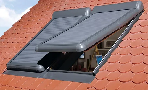 Rollladen Fakro ARZ-Z-Wave 134x98 cm - Grau - Rollläden & Zubehör: Elektroantrieb für höchsten Komfort, idealer Hitzeschutz und optimale Verdunkelung. Perfekt für Dachfenster!