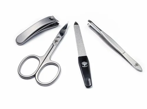 Böker Arbolito Manicure Set Basic L 4-teilig - Nagelpflegeinstrumente-Set mit gebogener Nagelschere, ideal für perfekte Maniküren und Pediküren, aus hochwertigem Stahl gefertigt.