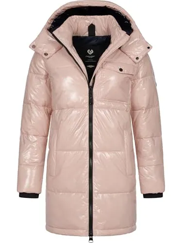 Ragwear Warmer Damen Wintermantel Roobie Long Light Pink - Stylischer Wintersteppmantel mit elegantem Glanz und praktischer Kapuze. Ideal für kalte Tage, bietet er Komfort und einen modernen Look, perfekt kombinierbar mit Jeans und Stiefeln.