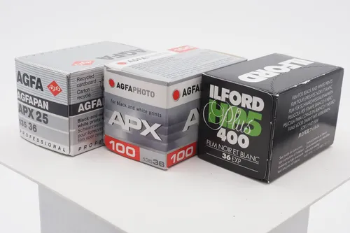 Polaroid Color SX-70 Sofortbildfilm - Fotofilme, für 8 brillante Sofortbilder im Format 88x107 mm, ideal für kreative Momente und nostalgische Erinnerungen.