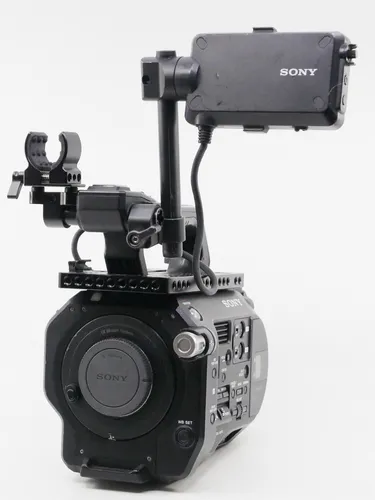 Sony PXW-FS7 4K XDCAM Camcorder - Professioneller 4K Camcorder mit 11x optischem Zoom, ideal für hochwertige Filmproduktionen und kreative Projekte.