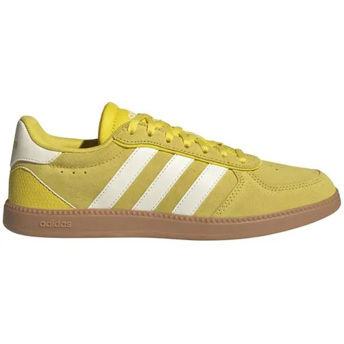 Adidas Damen BREAKNET Sleek Schuhe – Gelb/Offwhite/GUM10, 37 1/3 EU - Stylische Sneaker mit regulärer Passform, aus hochwertigem Leder und Synthetik. Ideal für den Alltag, dank der bequemen Gummiaußensohle und dem atmungsaktiven Futter.