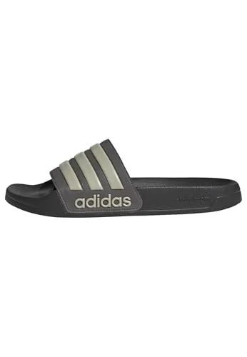 ADIDAS Herren Badeslipper Shower adilette - Badeschuhe für ultimativen Komfort, ideal für Schwimmbad, Umkleide oder Zuhause. Leicht und dämpfend, mit sportlichem adidas Logo und 3-Streifen Design.