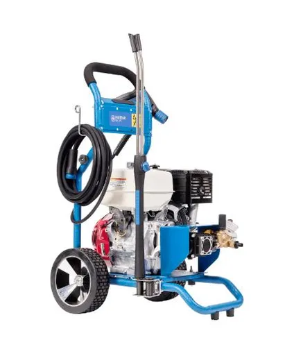 Nilfisk MC 5M-280/1100 PE (Honda Benzin) Mobiler Kaltwasser Hochdruckreiniger - Hochdruckreiniger mit Benzinantrieb, ideal für industrielle Anwendungen. Mit Flat Free Wheels für einfache Mobilität und einem leistungsstarken Honda GX390 Motor.