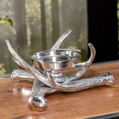 Kleiner Aluminium Kerzenhalter mit Elchgeweih - Eleganter Kerzenhalter aus silbernem Aluminium, perfekt für festliche Dekoration und gemütliche Abende. Ideal als Blickfang in jedem Raum.