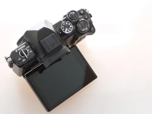 Olympus OM-D E-M10 Mark II Body silver - Spiegelreflex- & Systemkameras mit 16,1 MP Auflösung, elektronischem Sucher und integriertem Bildstabilisator für gestochen scharfe Aufnahmen.