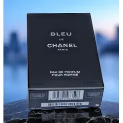 Chanel Bleu de Chanel 50ml Eau de Parfum für Herren - Eleganter Herrenduft mit frischen Grapefruit-Akkorden, ideal für den modernen Mann, der Stil und Selbstbewusstsein ausstrahlt.