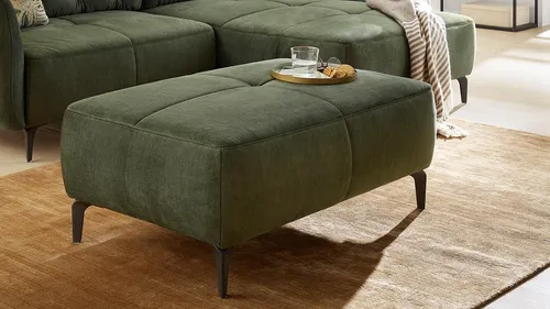 Hocker SALO von JOB in Grün - Stilvoller Sitzkomfort - Sofas & Sessel: Der Hocker SALO vereint modernes Design mit einem komfortablen Polyesterbezug und ist ideal für Ihr Wohnzimmer.