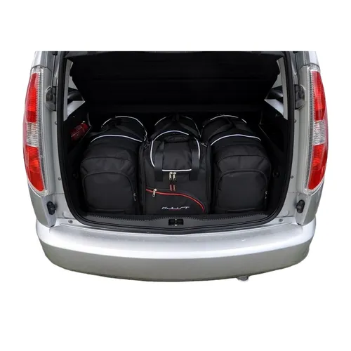 KJUST Taschen Kofferraum Set für SKODA ROOMSTER schwarz - Kofferraumnetze & Organizer: fahrzeugspezifisches Set mit 4 Taschen, inklusive 2 Rollen-Reisetaschen mit Teleskopgriff für einfachen Transport.