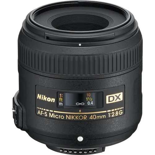 Nikon AF-S DX Micro-Nikkor 40mm 1:2,8G Objektiv - Objektiv für Spiegelreflexkameras mit 40mm Brennweite und f/2,8 Blende, ideal für detailreiche Makrofotografie und kreative Porträts.