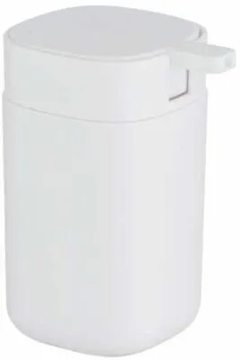 WENKO Seifenspender Davos, matt 24829100, weiß - Der elegante WENKO Seifenspender im Clean-Chic Design passt perfekt in jedes Bad oder die Küche. Er bietet eine praktische Lösung zur Aufbewahrung von Handseife und vereint Funktionalität mit stilvollem skandinavischen Flair.