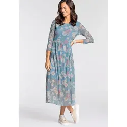 Wadenlanges Meshkleid in Helblau-Geblümt - Trendfarbe Blau: Luftiges, ausgestellt geschnittenes Kleid mit 3/4-Ärmeln, ideal für modische Auftritte und angenehmen Tragekomfort.