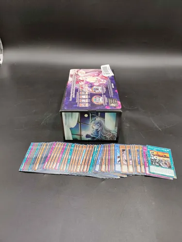 Konami Yu-Gi-Oh! - Duel-Devastator - Sammlung von Yu-Gi-Oh! Karten in einer kompakten Box, perfekt für Strategie-Fans und Sammler.