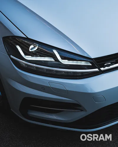 Osram LEDriving Scheinwerfer für VW Golf 7 GTI - Frontscheinwerfer mit VollLED-Technologie und Tagfahrlicht, ideal für ein modernes Fahrzeugdesign und optimale Sicht bei Nacht.