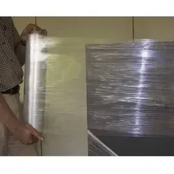 Handstretchfolie 18 my 0,5x300m transparent - Transparente Handstretchfolie zur sicheren Verpackung von Palettenware. Ideal für den professionellen Einsatz mit 2 Zoll Kerndurchmesser und einem Rollengewicht von 2,78 kg.