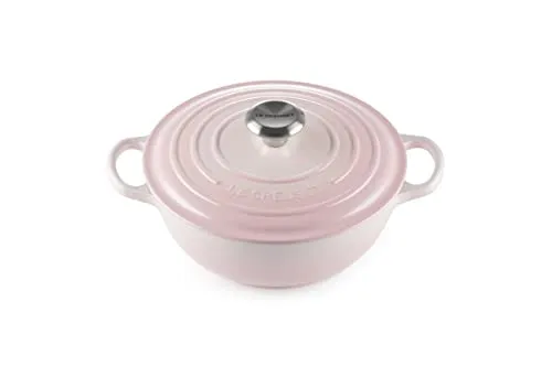 Le Creuset Signature La Marmite 24 cm - Shell Pink - Kasserolle aus emailliertem Gusseisen, ideal für Eintöpfe und Fleischgerichte. Gleichmäßige Wärmeverteilung für energieeffizientes Kochen. Kompatibel mit allen Herdarten, inkl. Induktion.