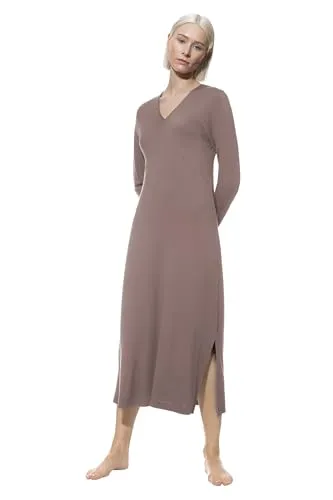 Mey Nachtwäsche Serie Pure Chic Damen Nachthemden Milk`n Coffee M(M) - Elegantes Damen Nachthemd mit taillierter Passform und V-Ausschnitt für stilvolle Nächte. Der seitliche Beinschlitz sorgt für Bewegungsfreiheit, während feine Satindetails einen luxuriösen Akzent setzen. Ideal für Komfort und Stil.