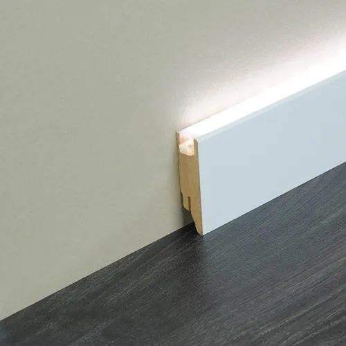 Kosche LED-Sockelleiste MDF weiß 19 x 70 mm, 2500 mm - Elegante LED-Sockelleiste aus hochwertigem MDF, ideal für stilvolle Raumgestaltung und stimmungsvolle Beleuchtung. Maße: 19 x 70 x 2500 mm.