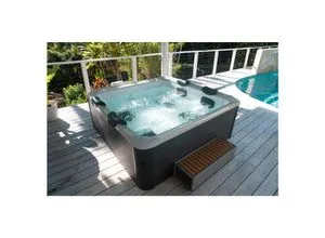 MSpa Whirlpool Frame Oslo AERO PLUS 2026 - XXL 180 cm mit WiFi, LED und 8 Hydromassagedüsen - Genießen Sie maximalen Komfort mit dem MSpa Oslo AERO PLUS 2026. Dieser XXL Whirlpool bietet eine robuste Vollmetallstruktur, 8 Hydromassagedüsen und eine intuitive App-Steuerung für entspannende Momente im Freien oder Innen.