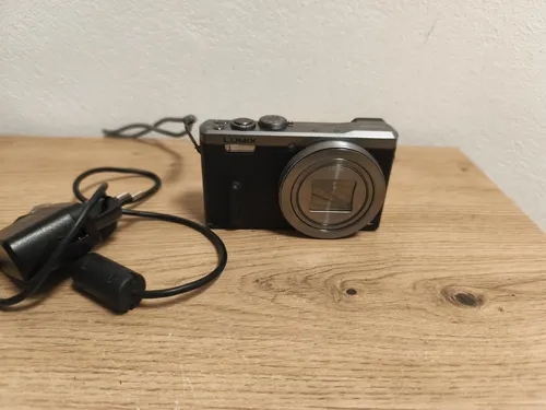 Panasonic Lumix DMC-TZ61 silber - Kompaktkamera mit 18,1 MP und 30x optischem Zoom, ideal für detailreiche Aufnahmen und unvergessliche Erinnerungen.