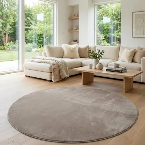 Jimri Flauschiger Teppich Läufer - Runder Kurzflor in Taupe für Wohnräume - Vielseitiger Teppich Läufer in eleganten Pastellfarben, ideal für Flur, Wohnzimmer und mehr. Rutschfest und pflegeleicht, bringt er Stil und Komfort in jeden Raum.