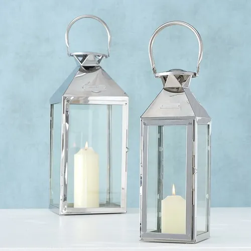 BOLTZE Laterne Jason 2er Set Silber Edelstahl Glänzend - Kerzenständer & Teelichthalter, elegantes 2er Set aus glänzendem Edelstahl mit praktischem Henkel für stimmungsvolle Beleuchtung im Innen- und Außenbereich.