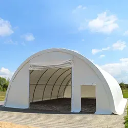 TOOLPORT Highlander 9,15x20m Rundbogenhalle - Robuste Lagerlösung - 9,15x20m Rundbogenhalle in Weiß mit stabiler PE-Plane und geprüfter Statik. Ideal für Lagerzwecke in Landwirtschaft und Gewerbe. Flexibel und unkompliziert im Aufbau, bietet viel Raum für Maschinen und Materialien.