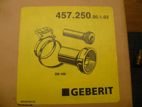 Geberit WC-Anschluß-Set DN 100 mit Befestigungsschelle - Hochwertiges Wand-WC-Anschluß-Set für eine einfache Installation, ideal für langlebige und zuverlässige Verbindungen im Sanitärbereich.