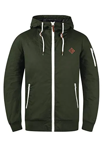 Solid SDTilly Herren Übergangsjacke mit Kapuze - Funktionsjacke aus nachhaltiger Baumwolle, wasserabweisend und ideal für Übergangszeiten, mit praktischen Reißverschlusstaschen und stylishen Kunstlederapplikationen.