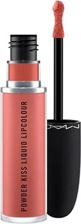 Mac Lippen Powder Kiss Liquid Lipcolour 5 ml Date-Maker - Lippenstift mit sanfter, cremiger Textur und langanhaltender Farbe. Spendet Feuchtigkeit für einen modernen "Blurred" Look und pflegt gleichzeitig.