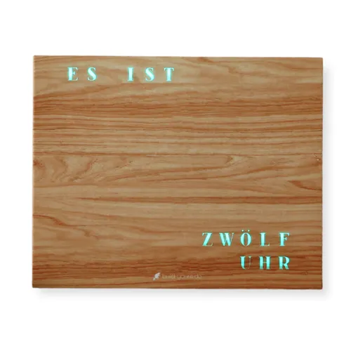 build-yours.de Wanduhr Wortuhr Jupiter - LED Wanduhr in Holz Optik - Wanduhren in Holz Optik mit WiFi-Funktion, App-Steuerung und automatischer Zeitumstellung. Die große Wortanzeige sorgt für klare Ablesbarkeit und ist ein echter Hingucker in jedem Raum.