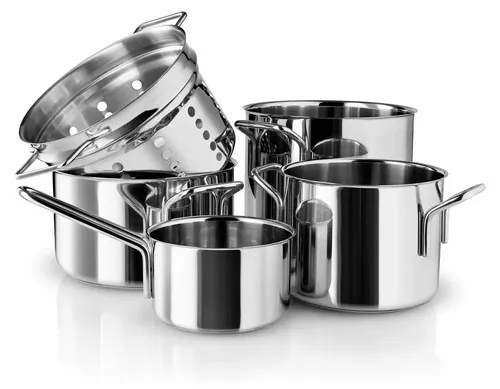 Eva Solo Topf-Set Eva Trio (5-teilig, induktionsgeeignet) - Kochtöpfe aus Edelstahl im modernen Design, ideal für alle Herdarten. Praktisches 5-teiliges Set mit robusten Töpfen und Pasta-Einsatz für müheloses Abseihen.