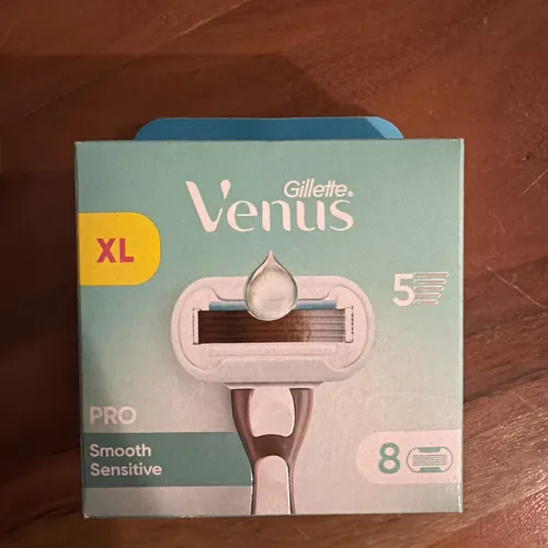 Gillette Venus Deluxe Smooth Sensitive 8er Systemklingen - Nassrasierer, speziell für empfindliche Haut entwickelt, mit 5 Klingen pro Nachfüllpack für eine sanfte und gründliche Rasur.