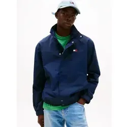 Tommy Jeans Allwetterjacke TJM DNA COLLAR ESS JACKET - Übergangsjacke in Dark Night Navy mit Rundhalsausschnitt, ideal für wechselhaftes Wetter und casual Looks. Robust und bequem dank elastischem Bund.