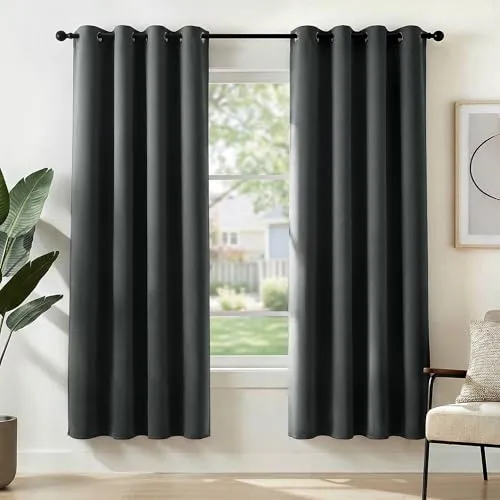 Deconovo Verdunkelungsvorhang mit Ösen, 2er Set in Dunkelgrau - Hochwertiger 2er Set Verdunkelungsvorhang, blickdicht und wärmeisolierend. Ideal für Schlafzimmer, Maschinenwaschbar und einfach aufzuhängen dank Ösen. Maße: 140 cm x 175 cm.