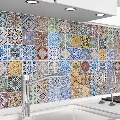 danario Küchenrückwand selbstklebend - Mosaikfliesen bunt - Küchenrückwand mit selbstklebender PET-Folie, hitzebeständig und kratzfest. Ideal als Spritzschutz und leicht zuschneidbar für individuelle Anpassungen.